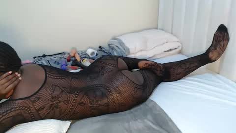 Essy online show from November 9, 5:55 pm