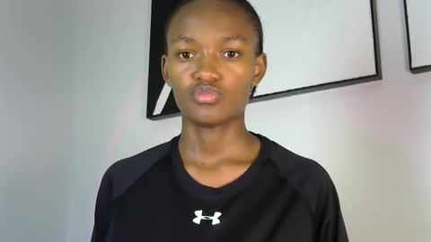 Snapshot of pretty_queennie chatting on April 29, 12:37 am Pretty doll online show from April 29, 12:37 am