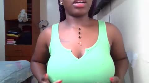 pretty_shila online show from April 4, 9:45 pm