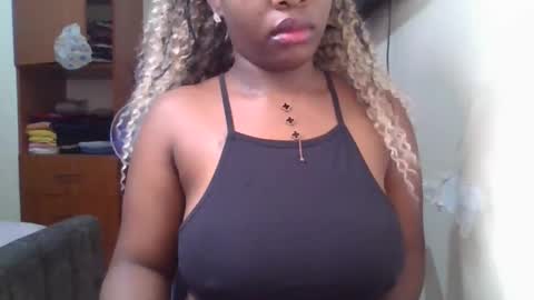pretty_shila online show from May 7, 11:21 pm