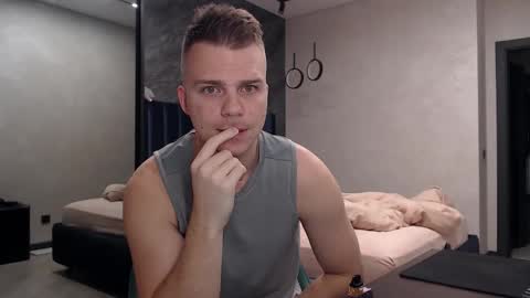 Snapshot of pretty_sweety chatting on November 7, 9:15 pm Justin online show from November 7, 9:15 pm