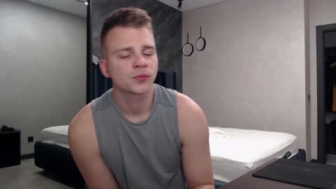 Snapshot of pretty_sweety chatting on November 15, 4:25 pm Justin online show from November 15, 4:25 pm