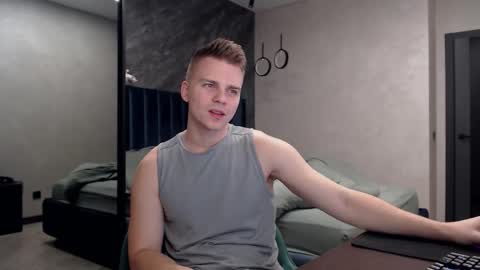 Snapshot of pretty_sweety chatting on November 21, 6:28 pm Justin online show from November 21, 6:28 pm