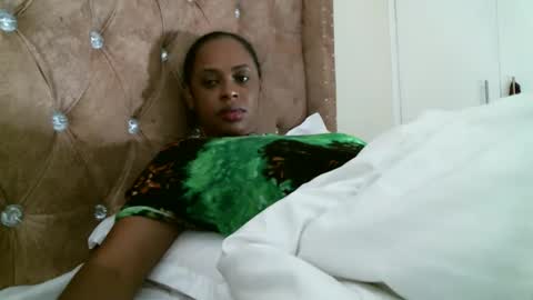 Snapshot of pretty_zii chatting on October 13, 3:50 am zii online show from October 13, 3:50 am