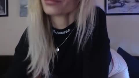 Snapshot of prettyalmaa chatting on February 25, 5:47 pm Alma online show from February 25, 5:47 pm