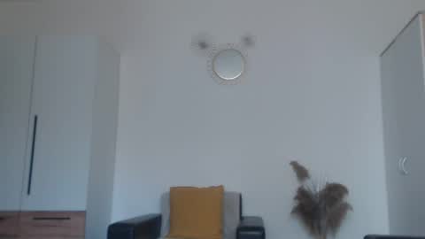 Snapshot of prettyalmaa chatting on March 10, 10:48 am Alma online show from March 10, 10:48 am