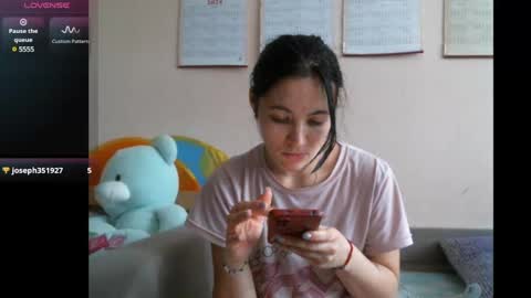Snapshot of prettybella_7 chatting on December 23, 8:00 am Bella online show from December 23, 8:00 am