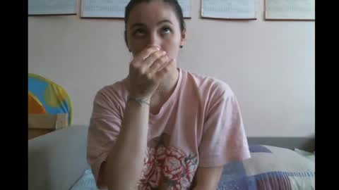Snapshot of prettybella_7 chatting on February 6, 9:00 am Bella online show from February 6, 9:00 am