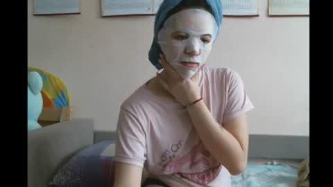 Snapshot of prettybella_7 chatting on February 27, 7:34 am Bella online show from February 27, 7:34 am