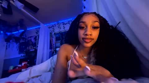 Snapshot of prettyblackgal chatting on February 1, 9:19 am prettyblackgal online show from February 1, 9:19 am