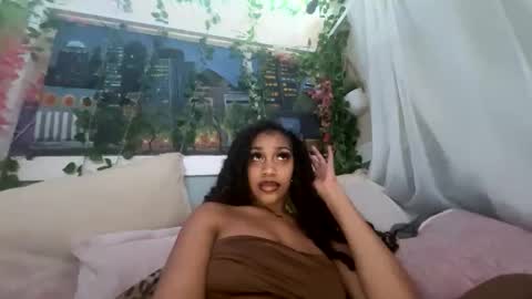Snapshot of prettyblackgal chatting on February 7, 7:34 am prettyblackgal online show from February 7, 7:34 am