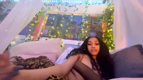 Snapshot of prettyblackgal chatting on February 8, 9:56 am prettyblackgal online show from February 8, 9:56 am