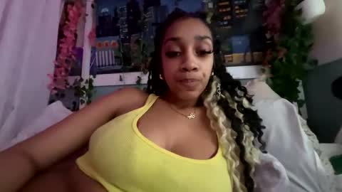 Snapshot of prettyblackgal chatting on February 18, 1:23 am prettyblackgal online show from February 18, 1:23 am
