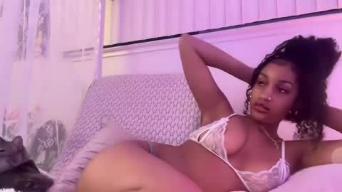 Snapshot of prettyblackgal chatting on July 19, 7:45 am prettyblackgal online show from July 19, 7:45 am