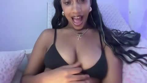 Snapshot of prettyblackgal chatting on August 2, 4:55 am prettyblackgal online show from August 2, 4:55 am