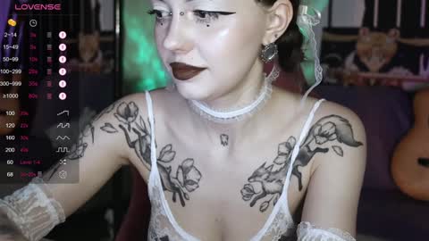 Violet online show from December 20, 12:05 pm