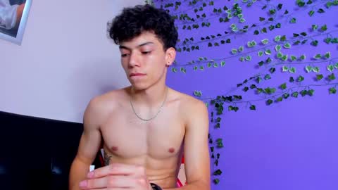 Snapshot of prettybunnies08 chatting on January 29, 11:04 pm Enzo Denis online show from January 29, 11:04 pm