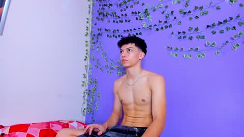 Snapshot of prettybunnies08 chatting on February 7, 7:17 pm Enzo Denis online show from February 7, 7:17 pm