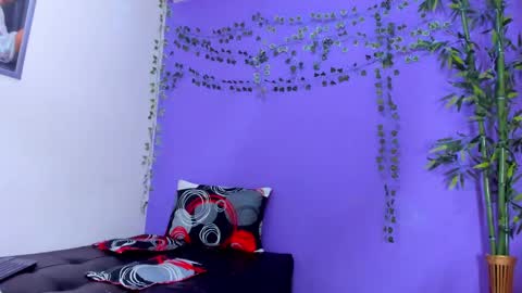 Snapshot of prettybunnies08 chatting on March 4, 12:07 am Enzo Denis online show from March 4, 12:07 am