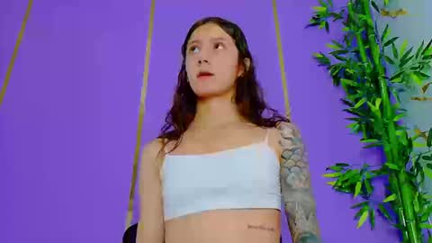 Snapshot of prettybunnies08 chatting on September 19, 8:42 pm Enzo Denis online show from September 19, 8:42 pm