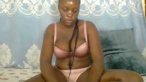 Snapshot of prettydarkskin002 chatting on February 4, 9:15 am SHANIA online show from February 4, 9:15 am