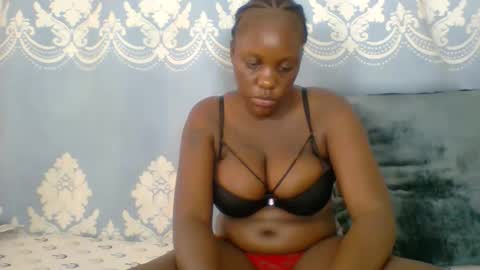 Snapshot of prettydarkskin002 chatting on February 6, 11:24 am SHANIA online show from February 6, 11:24 am