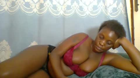 Snapshot of prettydarkskin002 chatting on February 10, 12:42 pm SHANIA online show from February 10, 12:42 pm