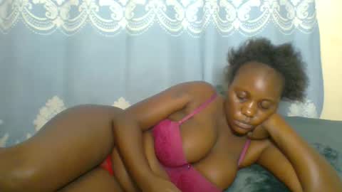 Snapshot of prettydarkskin002 chatting on February 20, 1:35 am SHANIA online show from February 20, 1:35 am