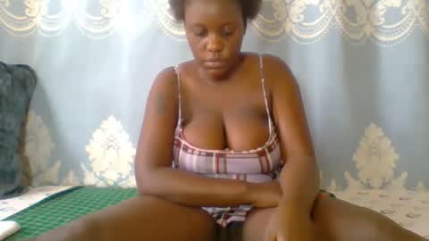Snapshot of prettydarkskin002 chatting on February 20, 11:00 am SHANIA online show from February 20, 11:00 am