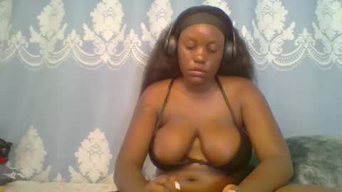 Snapshot of prettydarkskin002 chatting on April 1, 5:52 am SHANIA online show from April 1, 5:52 am