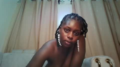 prettydulce online show from December 3, 2:52 am