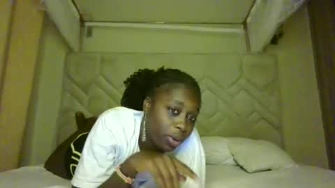 Snapshot of prettydulce chatting on May 2, 3:33 am prettydulce online show from May 2, 3:33 am