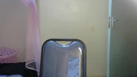 Snapshot of prettyelli chatting on December 1, 4:51 pm Elii online show from December 1, 4:51 pm