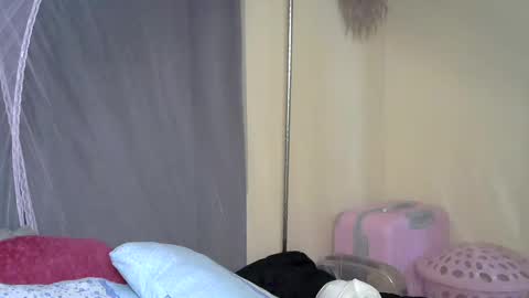 Snapshot of prettyelli chatting on December 9, 11:56 pm Elii online show from December 9, 11:56 pm