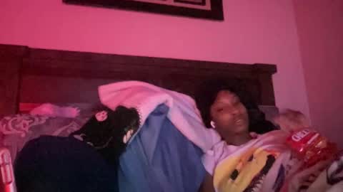 prettyfacefemale online show from April 11, 7:45 am