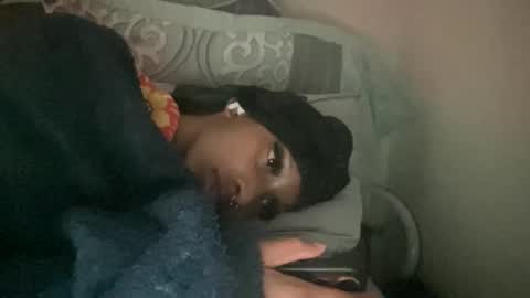 Snapshot of prettyfacefemale chatting on June 13, 7:28 am prettyfacefemale online show from June 13, 7:28 am