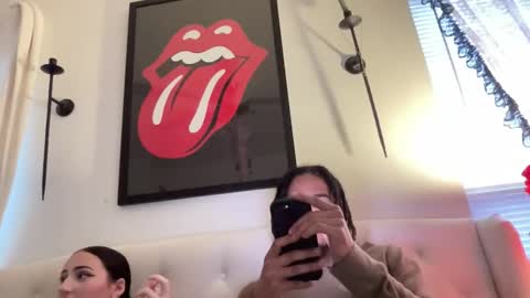 pretty girl opal  lightskin dick online show from December 18, 9:43 pm