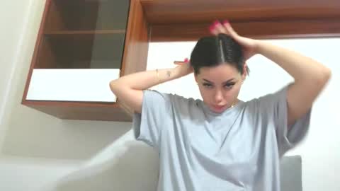 prettyjulliette online show from March 17, 1:47 pm