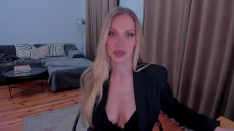 Snapshot of prettyk1ller chatting on May 15, 11:45 pm Eva online show from May 15, 11:45 pm