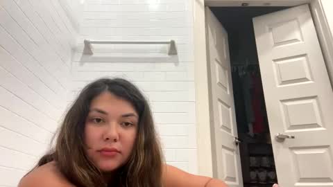 Snapshot of prettylatinamomma01 chatting on November 12, 1:06 am prettylatinamomma01 online show from November 12, 1:06 am