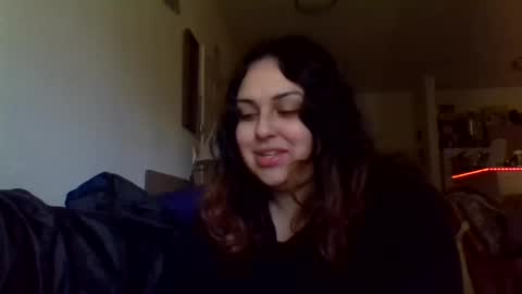 Snapshot of prettylillyy02 chatting on December 29, 11:08 pm lilly333 online show from December 29, 11:08 pm