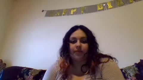 Snapshot of prettylillyy02 chatting on February 21, 3:21 pm lilly333 online show from February 21, 3:21 pm