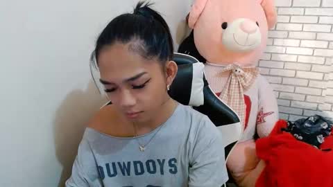 Snapshot of prettymiya chatting on February 26, 7:18 am Miya 3 online show from February 26, 7:18 am