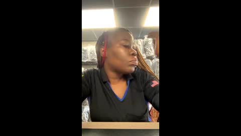 Snapshot of prettypinkpussy615 chatting on February 19, 9:44 pm prettypinkpussy615 online show from February 19, 9:44 pm