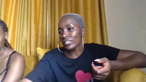 Snapshot of prettyquee chatting on December 17, 8:34 am sasha online show from December 17, 8:34 am