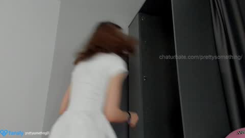 Snapshot of prettysomething chatting on December 31, 1:04 am Sophie next stream will be at Monday i will wait you guys online show from December 31, 1:04 am