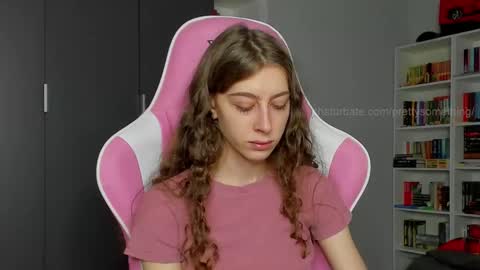 Snapshot of prettysomething chatting on September 29, 6:07 am Sophie next stream will be at Monday i will wait you guys online show from September 29, 6:07 am