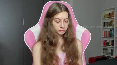 Snapshot of prettysomething chatting on October 13, 6:35 am Sophie next stream will be at Monday i will wait you guys online show from October 13, 6:35 am