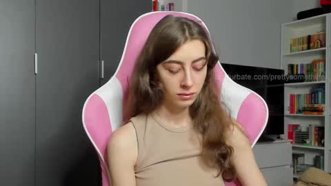 Snapshot of prettysomething chatting on November 14, 7:07 am Sophie next stream will be at Monday i will wait you guys online show from November 14, 7:07 am