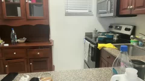 Snapshot of prettyyykittyyy22 chatting on October 27, 2:21 pm prettyyykittyyy22 online show from October 27, 2:21 pm